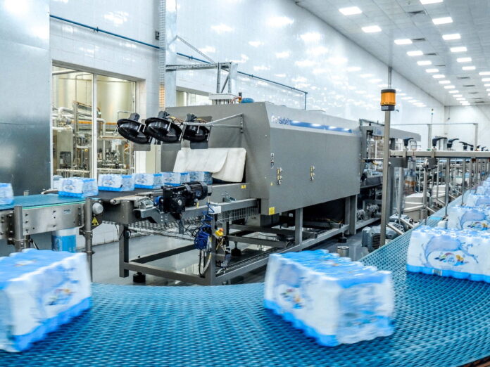 Thanks to enhanced performance, Sidel’s Super Combi Compact complete water line opened the door for more business opportunities for Zulal Water Factory, in Sharjah, UAE (Zulal). Running at up to 45,000 bottles per hour (bph), the line not only delivers increased productivity by 280%, but also helps the company save 56% on energy costs, when compared with their existing PET line. In addition, with the new, lighter PET bottle and optimisation of utilities, there has been a considerable reduction in the overall carbon footprint. Sidel Super Combi Compact water complete line enhances both performance and sustainability for Zulal Water Factory, in Sharjah, UAE