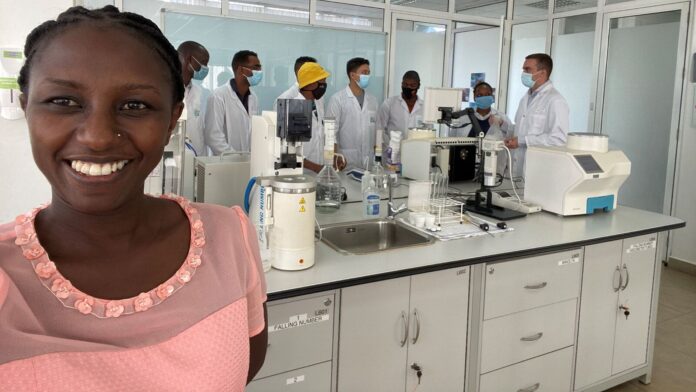 Sharing knowledge digitally