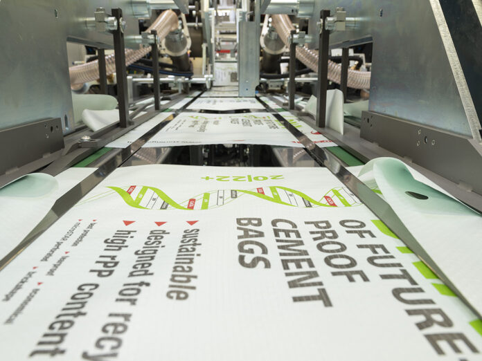 K 2022: Starlinger Unveils the Cement Bag of the Future