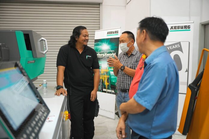 30 years Arburg Malaysia: The programme of the Open House event featured a demonstration of the Gestica control system.