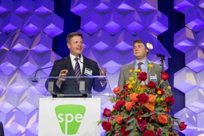 INEOS Styrolution’s Tom Warren, Vice President Specialties, Americas accepting 2022 SPE Hall of Fame award during Automotive Innovation Awards Gala.