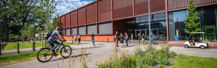 The Future of Plastics: JKU Linz Trains the Plastics Engineers of Tomorrow