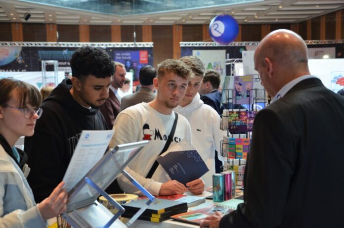 Print & Digital Convention Stays Charted for Success