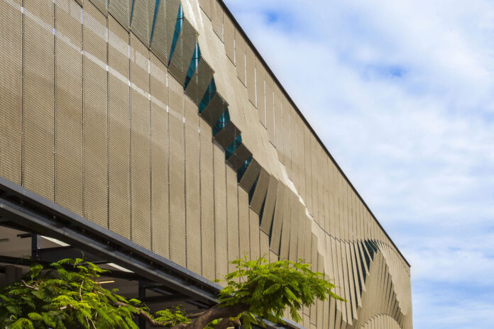 Kaynemaile mesh made from polycarbonate maintains a high level of airflow and transparency while also protecting from sun, wind and rain creating beautiful and unique designs.