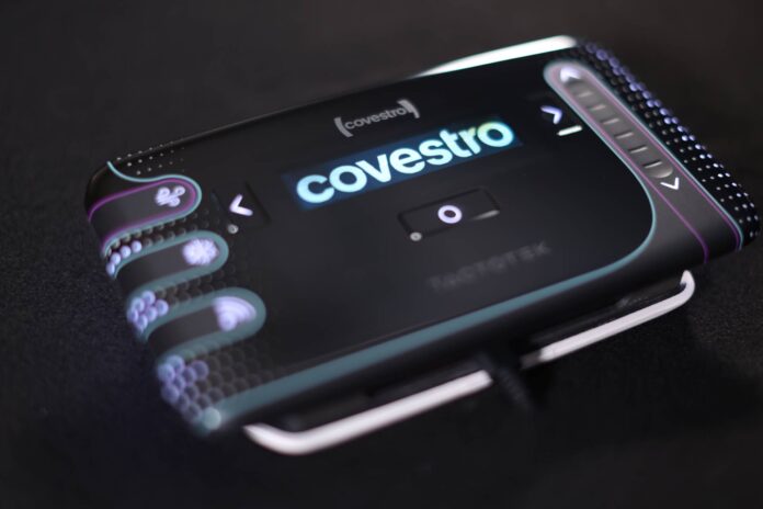 Robust chemolysis can successfully recycle waste streams with more than 50 percent polycarbonate content into monomers, closing the loop to a direct polycarbonate precursor. This can be used directly for products even with high purity requirements.